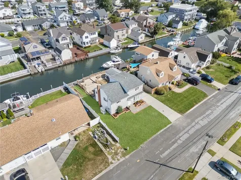 15 Hayes Road Amity Harbor NY 11701