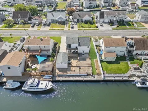15 Hayes Road Amity Harbor NY 11701