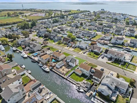 15 Hayes Road Amity Harbor NY 11701