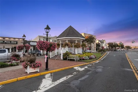 15 Hayes Road Amity Harbor NY 11701