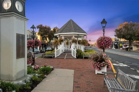15 Hayes Road Amity Harbor NY 11701
