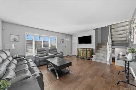 15 Hayes Road Amity Harbor NY 11701