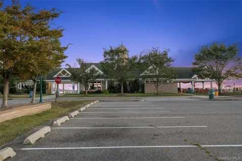 15 Hayes Road Amity Harbor NY 11701