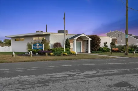 15 Hayes Road Amity Harbor NY 11701