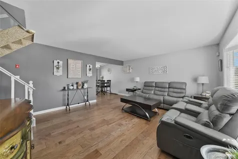 15 Hayes Road Amity Harbor NY 11701