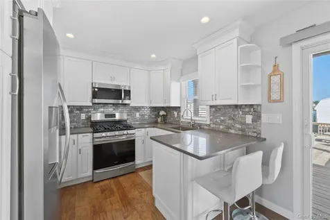 15 Hayes Road Amity Harbor NY 11701