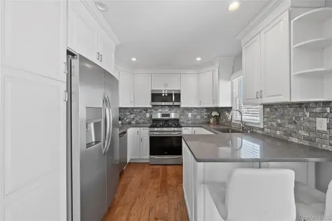15 Hayes Road Amity Harbor NY 11701