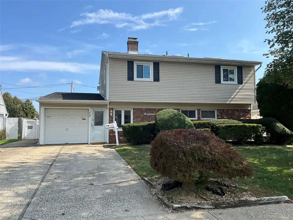 17 Rural Lane Levittown NY 11756