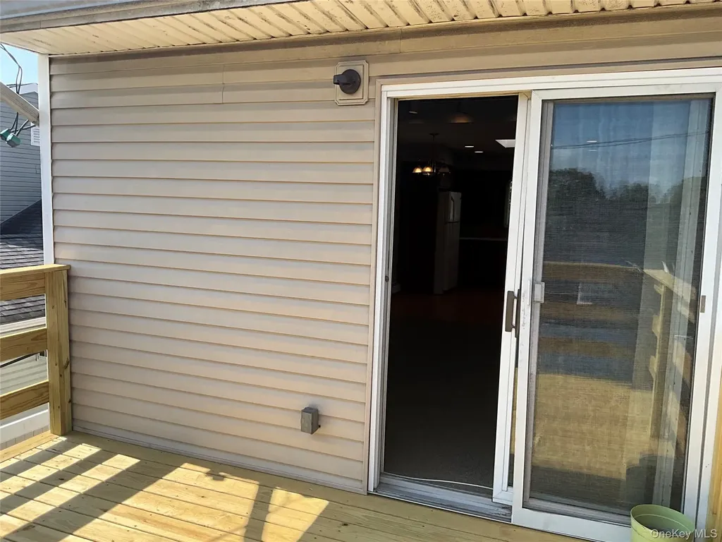 17 Rural Lane Levittown NY 11756
