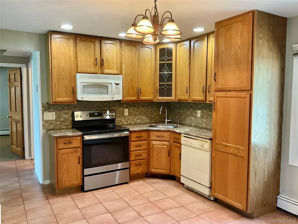 17 Rural Lane Levittown NY 11756