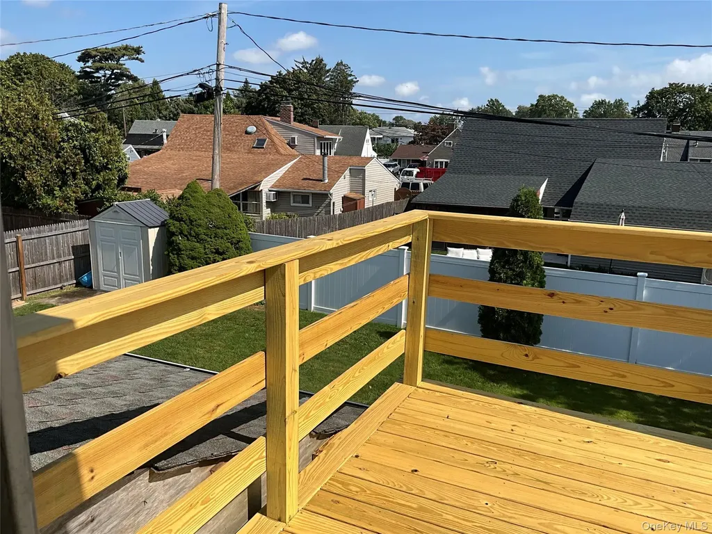17 Rural Lane Levittown NY 11756