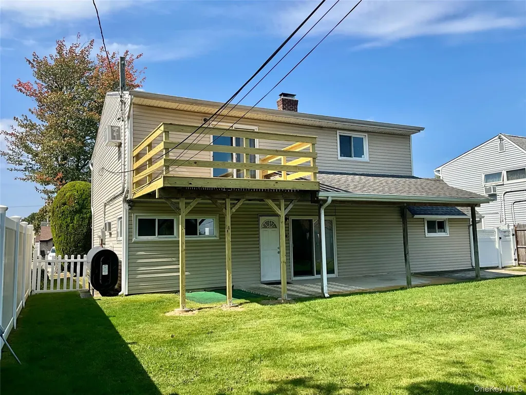 17 Rural Lane Levittown NY 11756