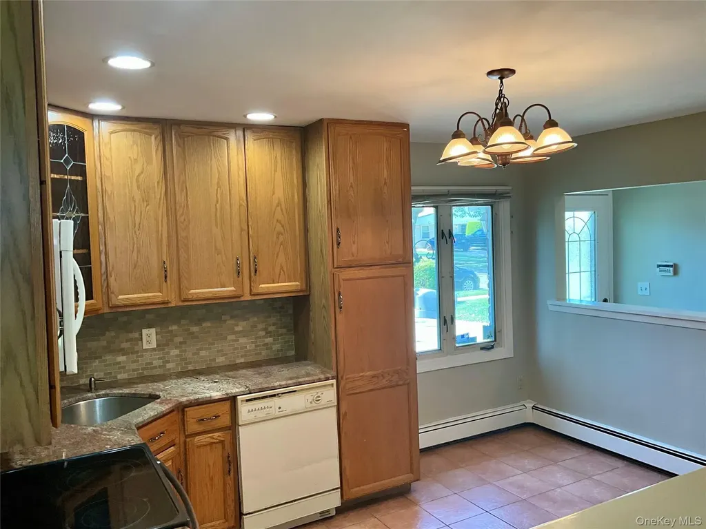 17 Rural Lane Levittown NY 11756