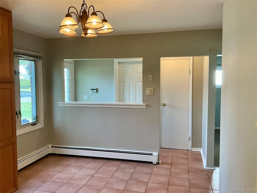 17 Rural Lane Levittown NY 11756