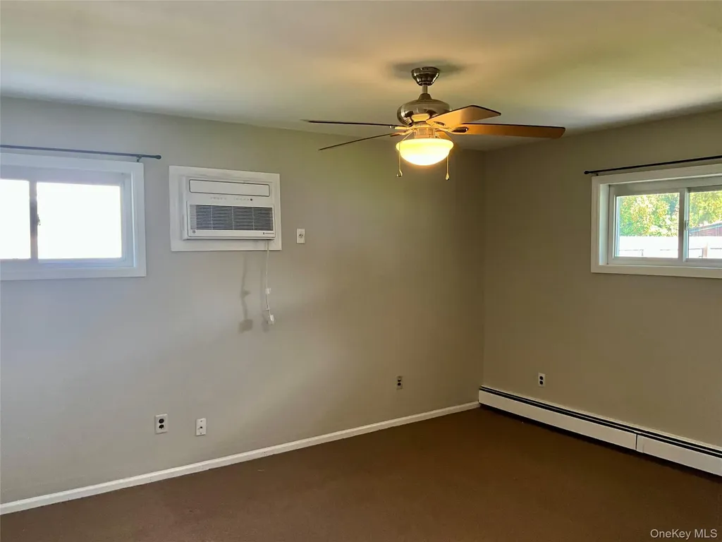 17 Rural Lane Levittown NY 11756