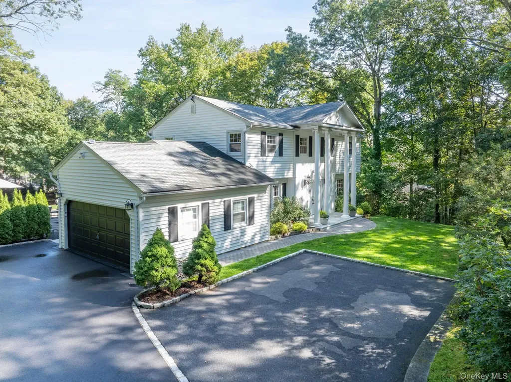 511 Wolf Hill Road Dix Hills NY 11746