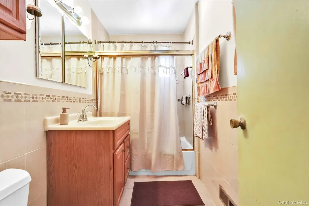 1472 Stickney Place Bronx NY 10469