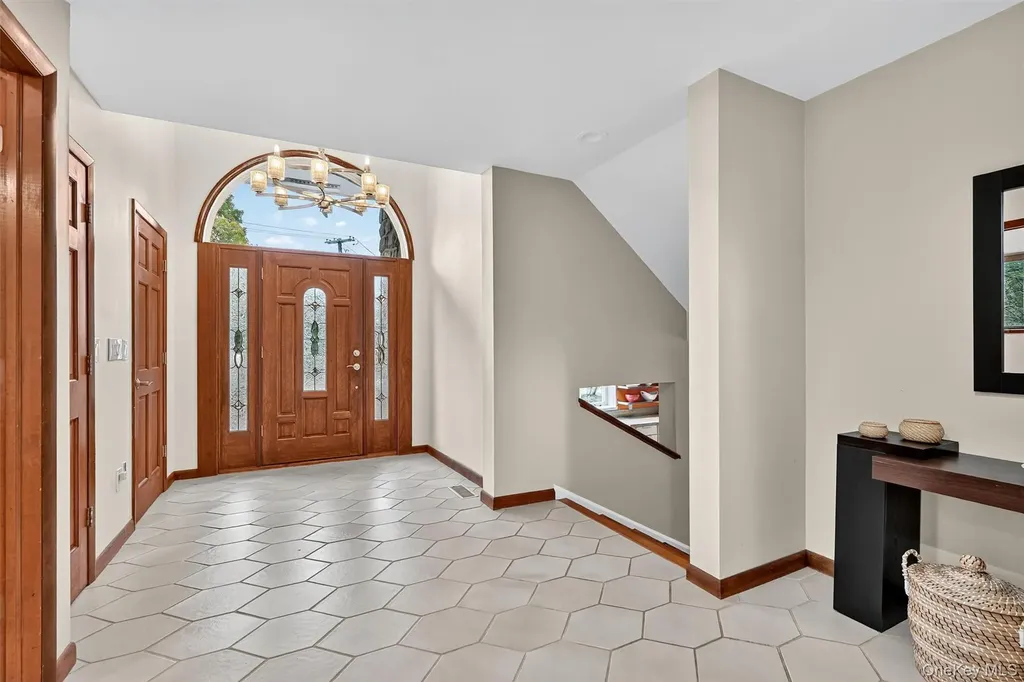 2 Tenny Lane Cornwall NY 12518