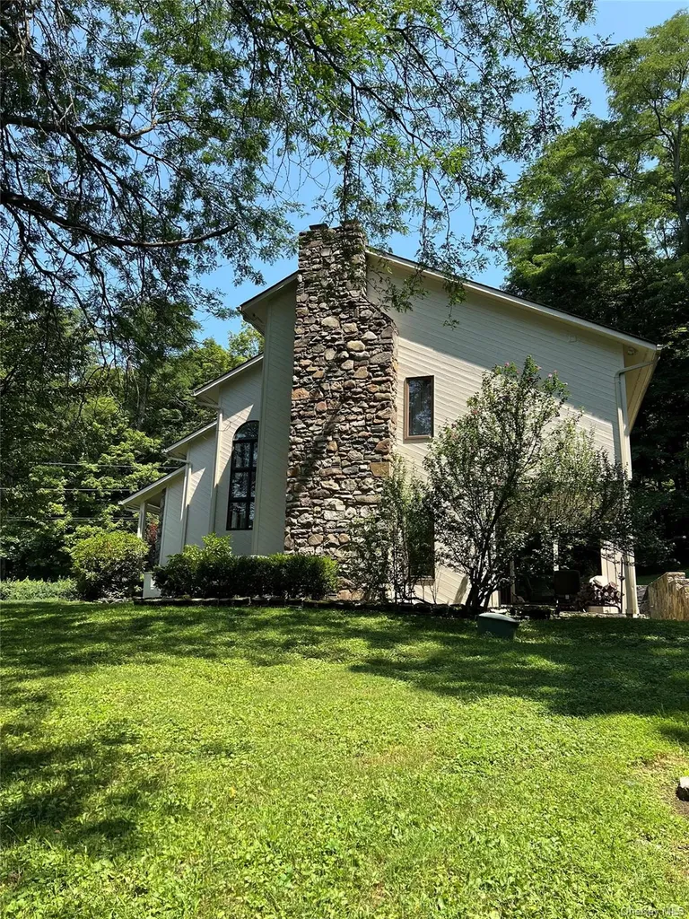 2 Tenny Lane Cornwall NY 12518