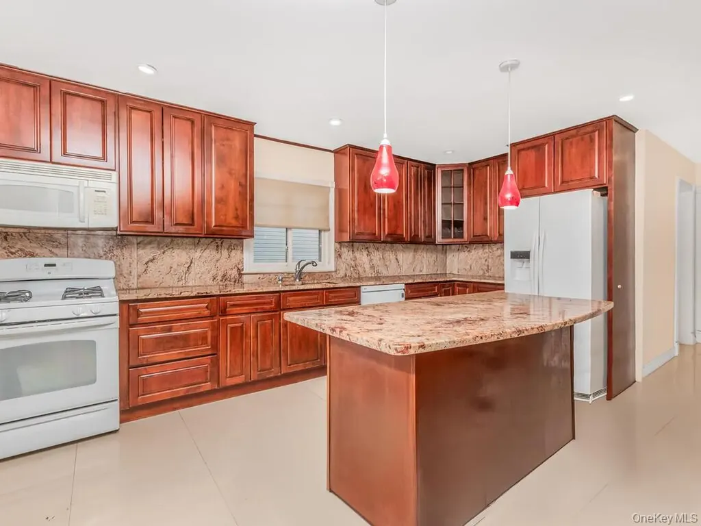 2398 Centre Avenue Bellmore NY 11710