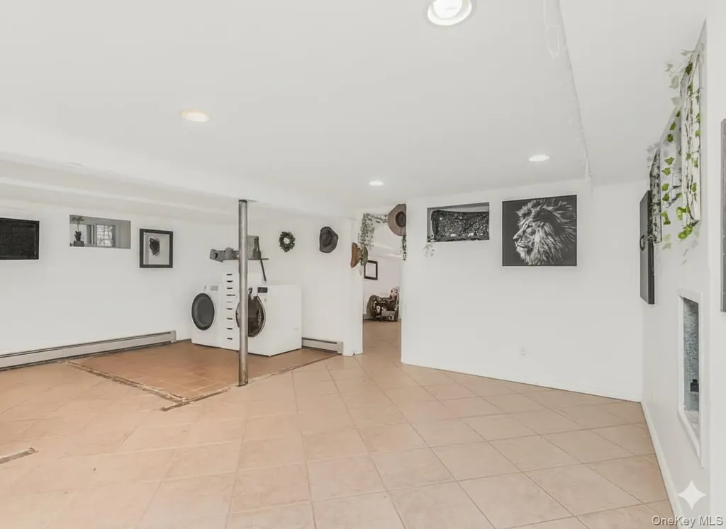 2398 Centre Avenue Bellmore NY 11710