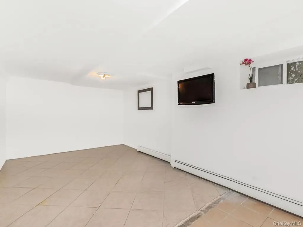 2398 Centre Avenue Bellmore NY 11710