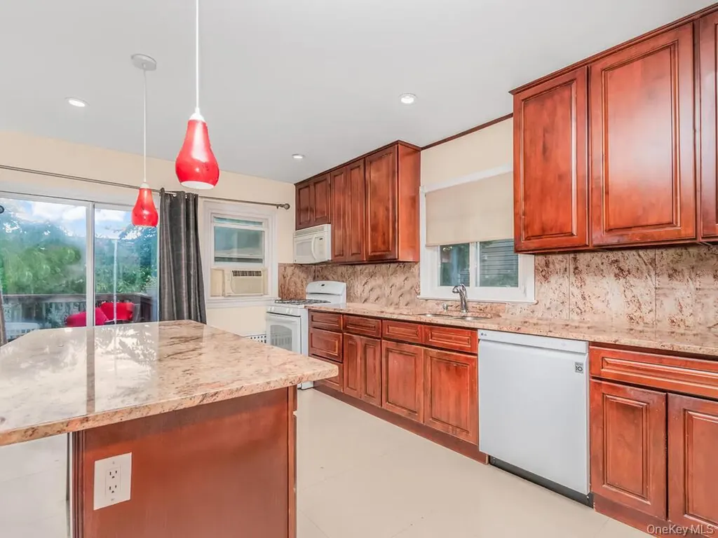2398 Centre Avenue Bellmore NY 11710