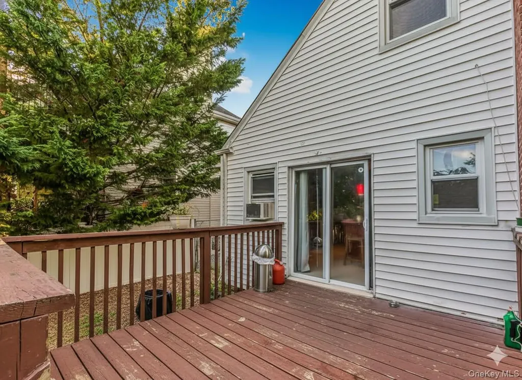 2398 Centre Avenue Bellmore NY 11710