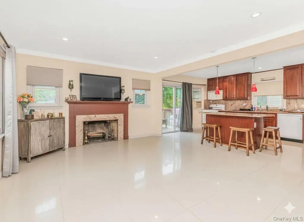 2398 Centre Avenue Bellmore NY 11710