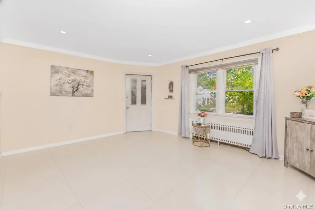 2398 Centre Avenue Bellmore NY 11710