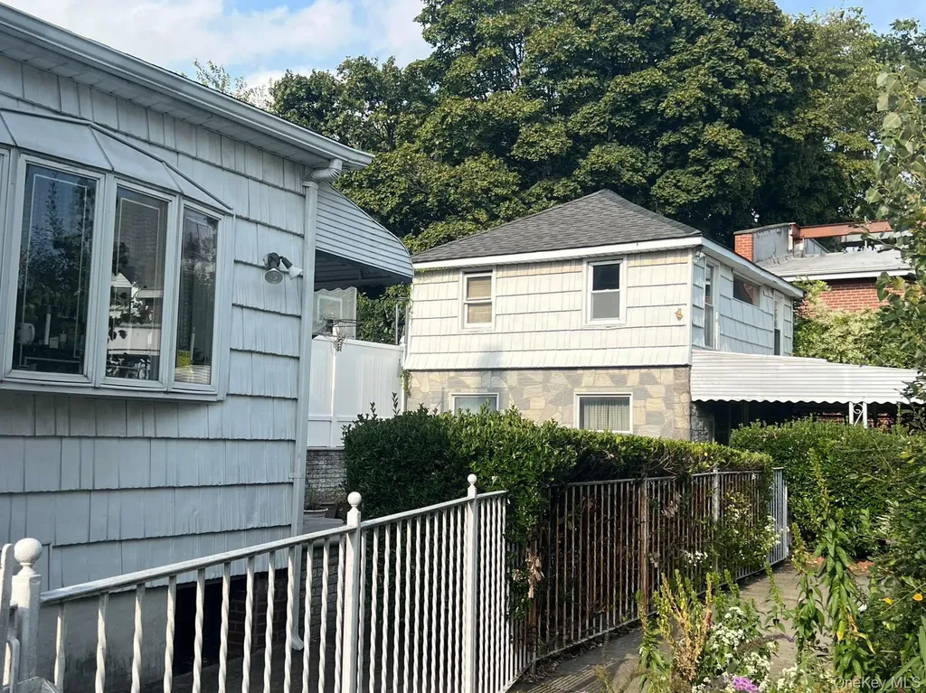 5359 72nd Place Maspeth NY 11378