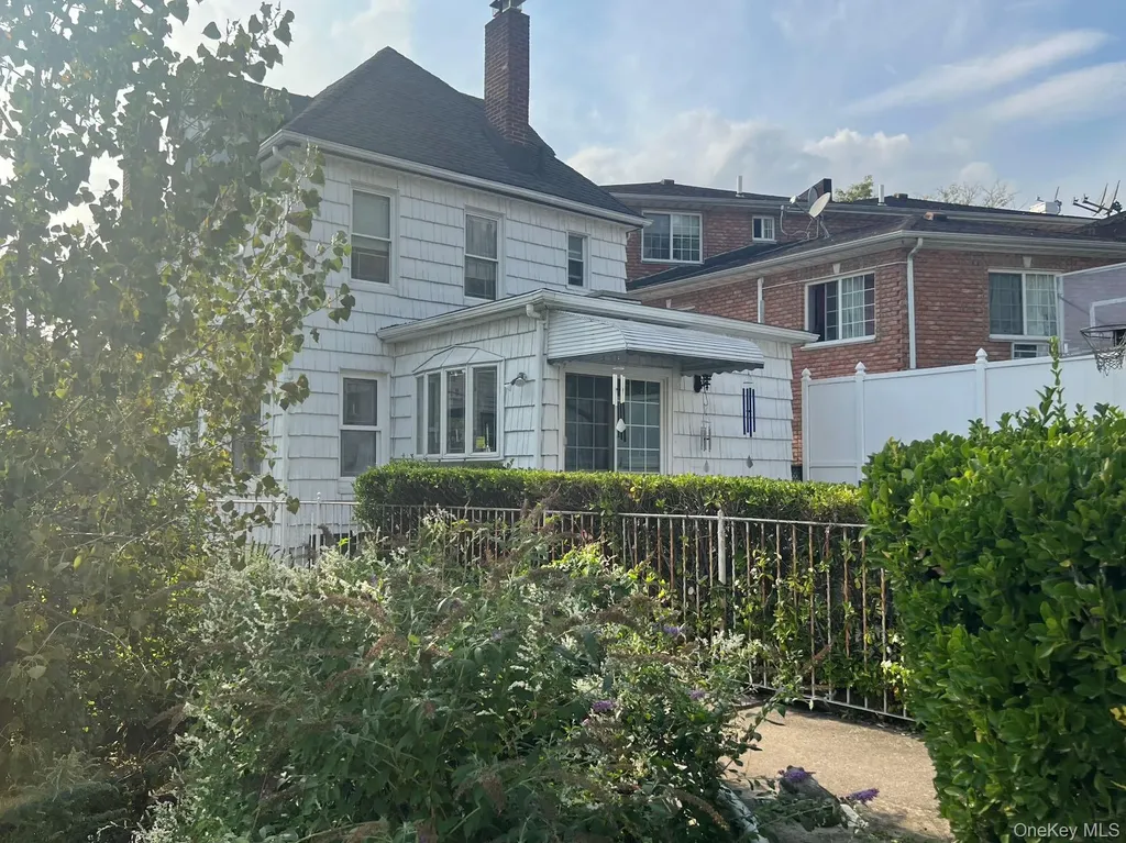 5359 72nd Place Maspeth NY 11378