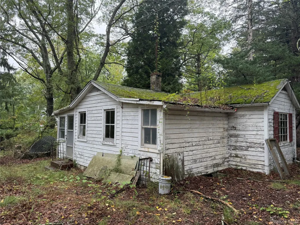 20 Primrose Path Manorville NY 11949