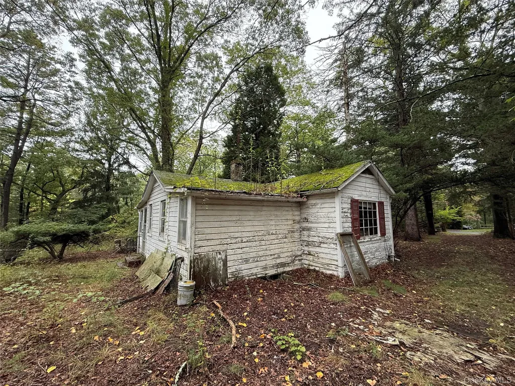 20 Primrose Path Manorville NY 11949
