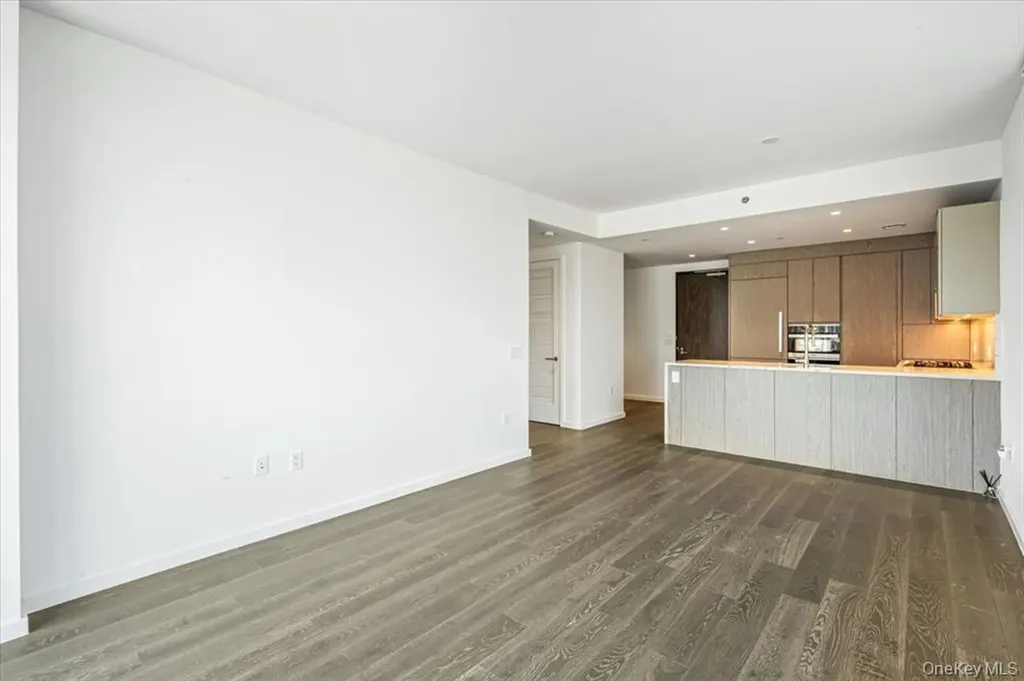 13336 37 Avenue Flushing NY 11354