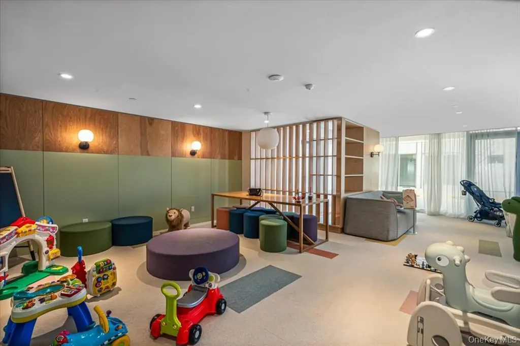 13336 37 Avenue Flushing NY 11354
