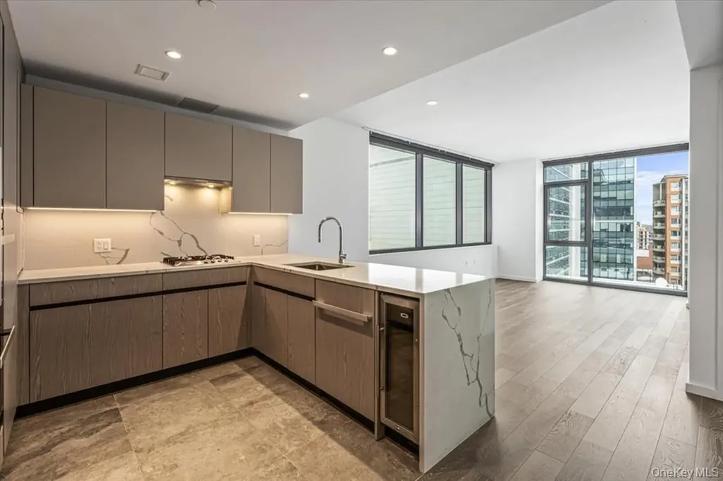 13336 37 Avenue Flushing NY 11354