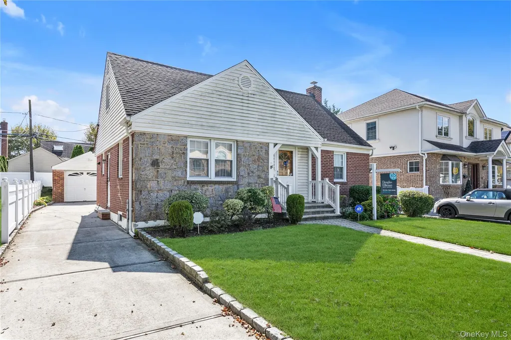 107 Aster Drive New Hyde Park NY 11040