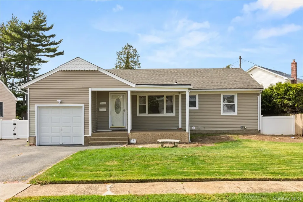 7 Norman Place Massapequa NY 11758