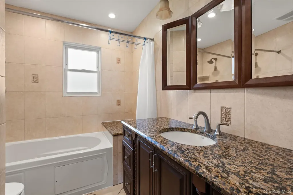 7 Norman Place Massapequa NY 11758