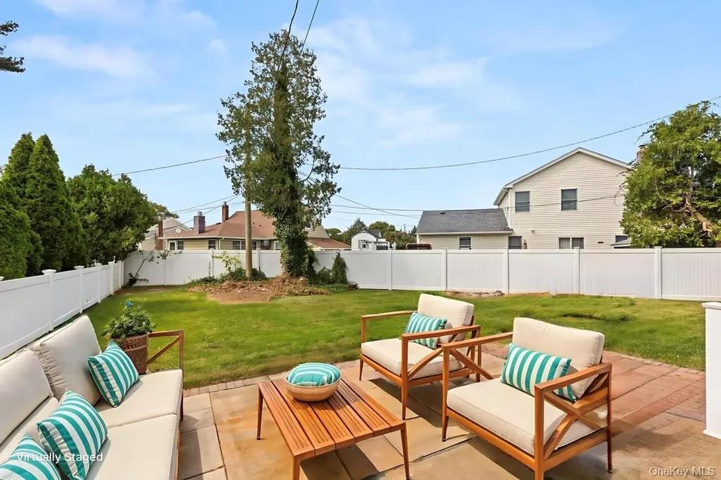 7 Norman Place Massapequa NY 11758