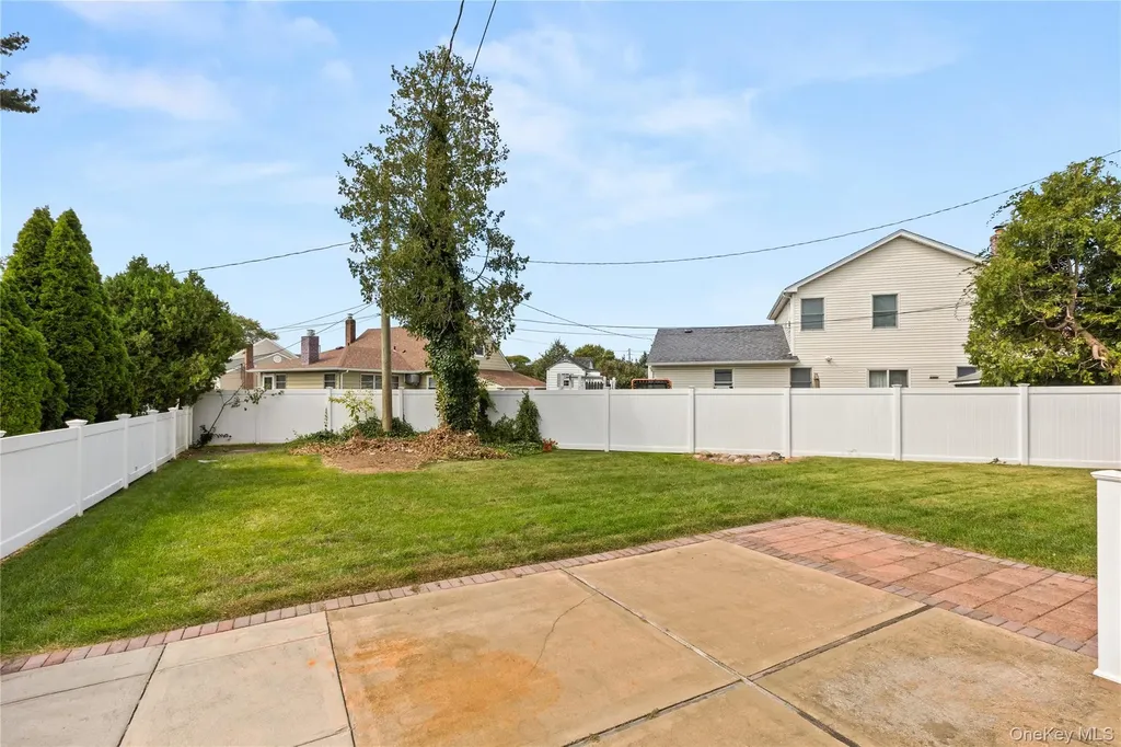 7 Norman Place Massapequa NY 11758