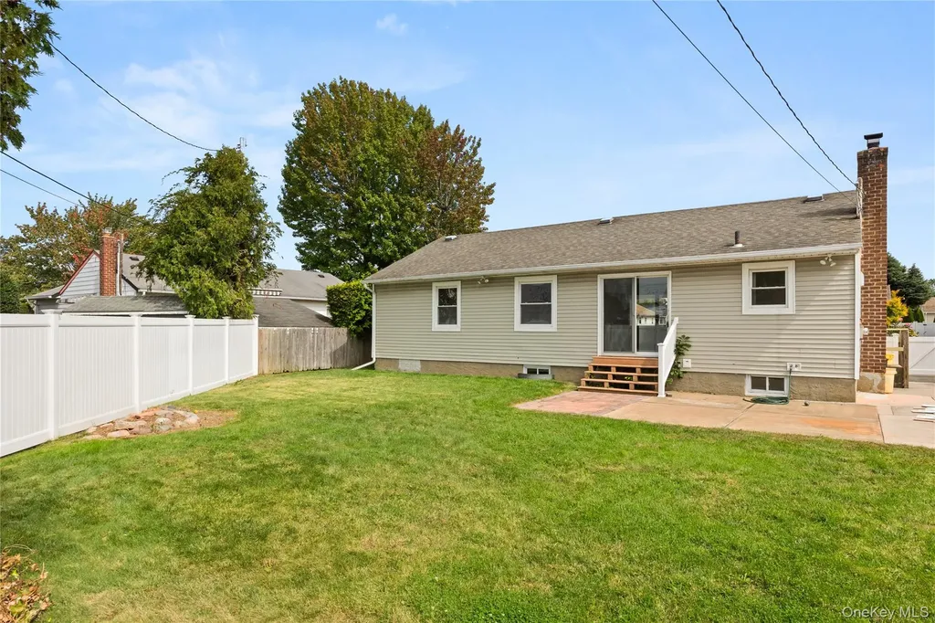 7 Norman Place Massapequa NY 11758