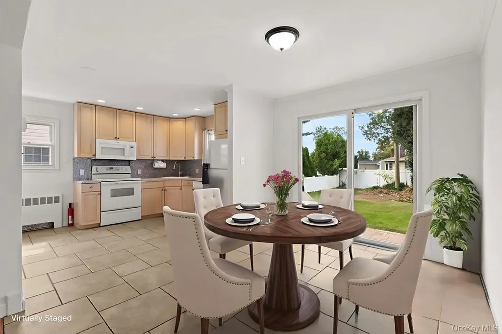 7 Norman Place Massapequa NY 11758