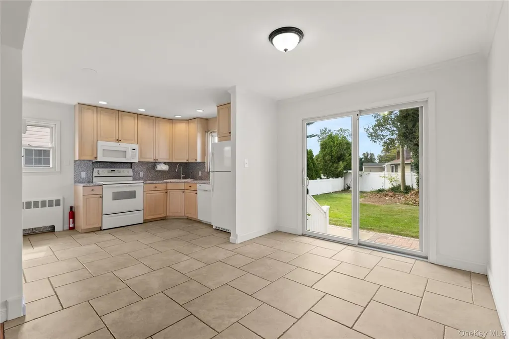 7 Norman Place Massapequa NY 11758