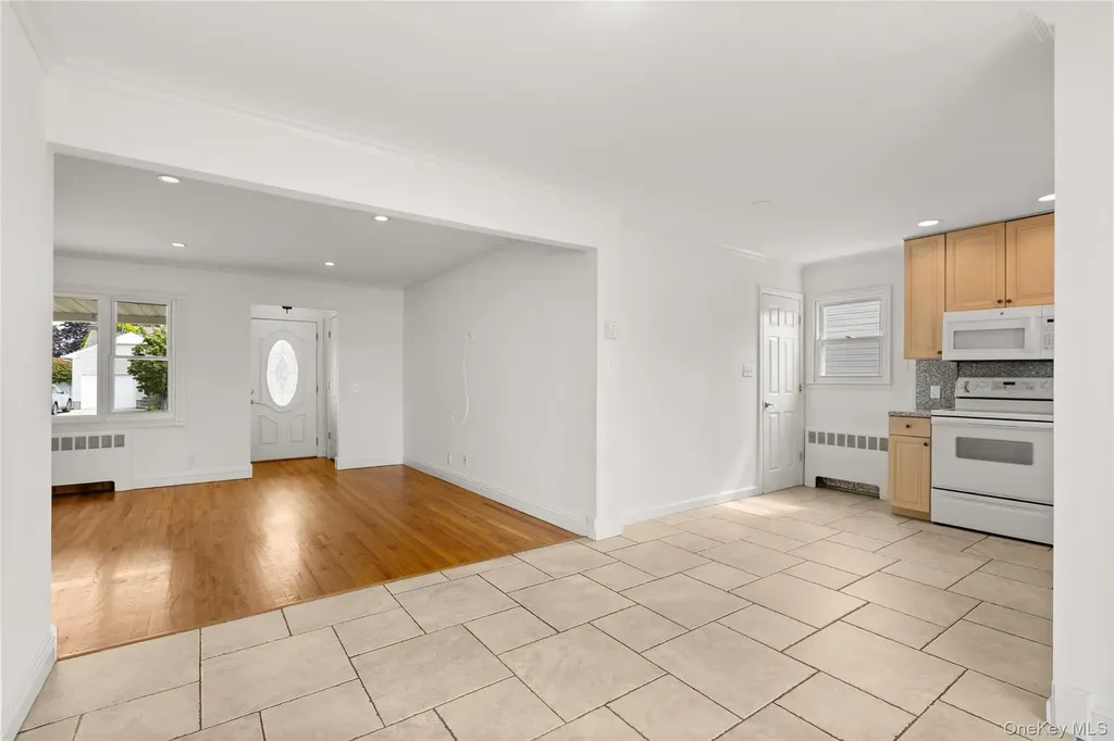 7 Norman Place Massapequa NY 11758