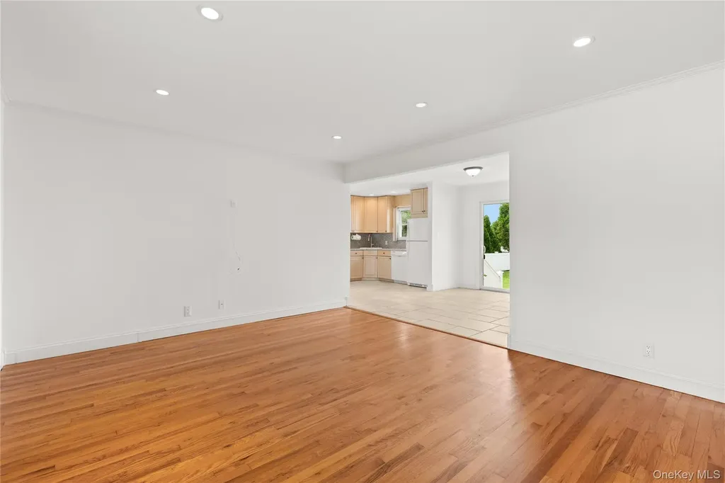7 Norman Place Massapequa NY 11758