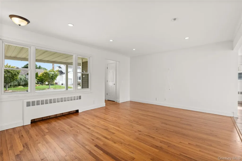 7 Norman Place Massapequa NY 11758