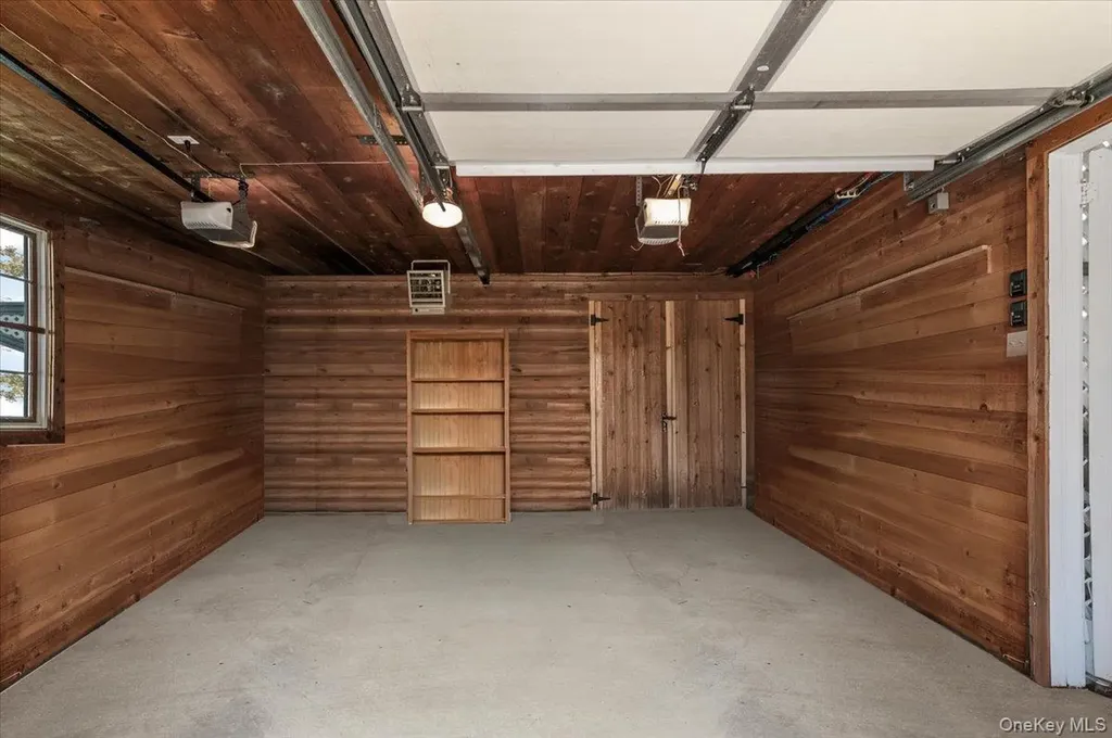 2 Strongs Lane Water Mill NY 11976