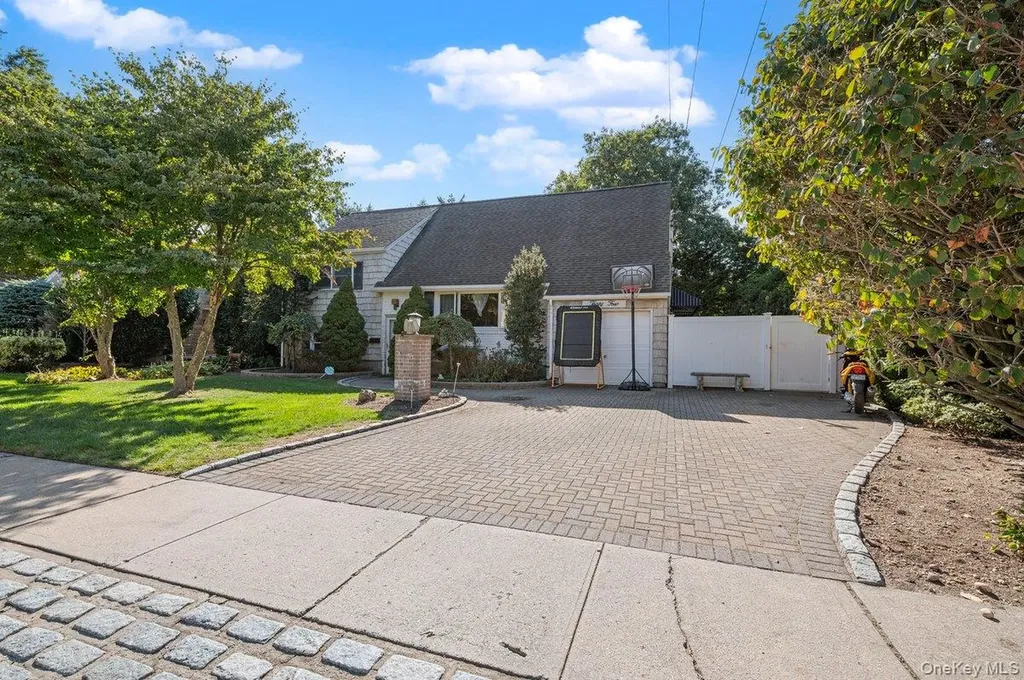 34 21st Street Jericho NY 11753